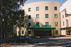 1998 - 1999 Готель KOMEDA в Острув-Великоп._1