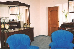 1998 - 1999 Готель KOMEDA в Острув-Великоп.